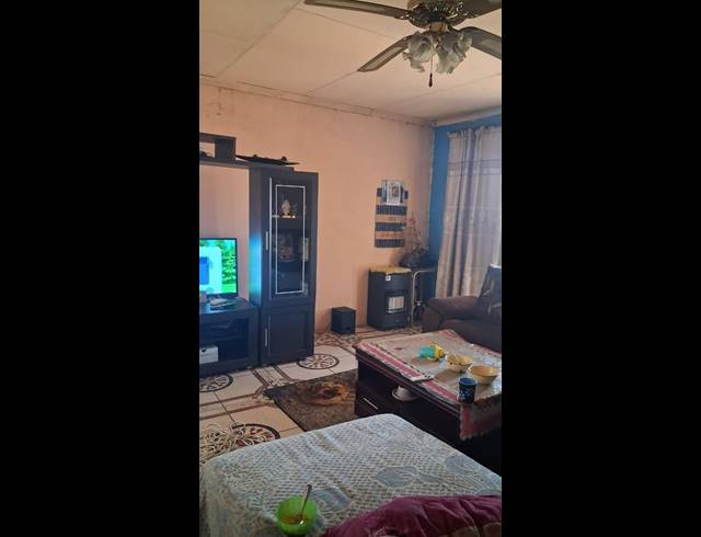 5 BEDROOM HOUSE FOR SALE IN LEONDALE